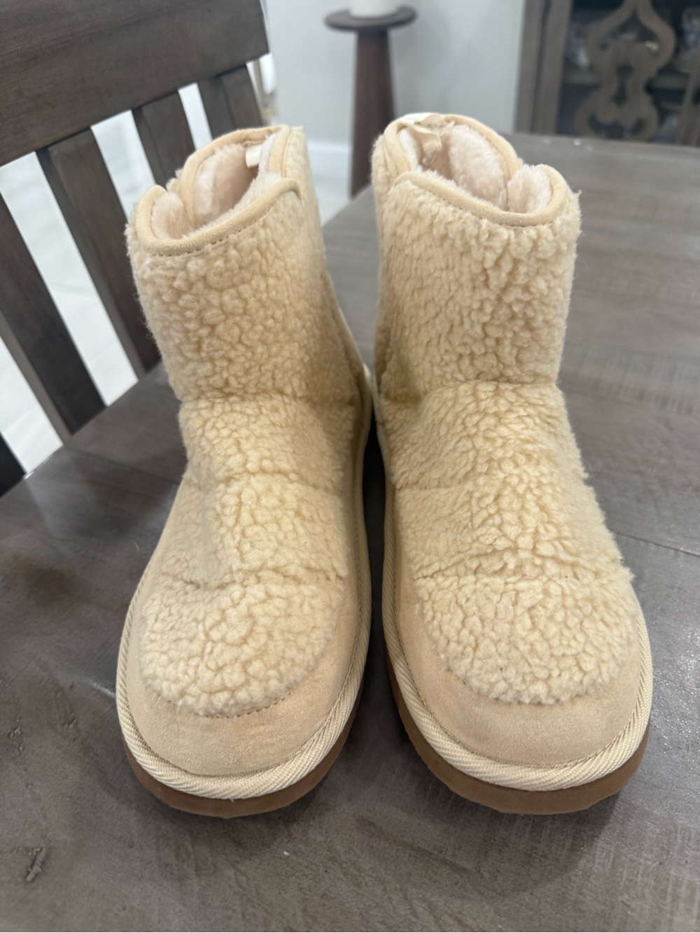 Old Navy Plush Faux-Shearling Slippers in Cream